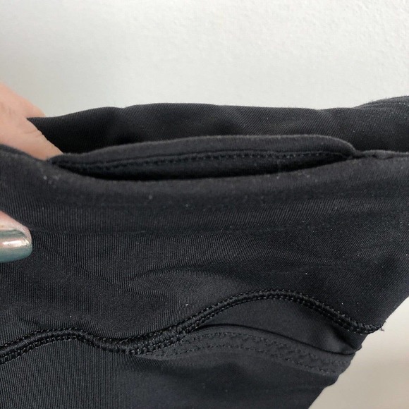 Lululemon Women's Cropped Black Leggings Waist and Back Zip Pockets Size 6 - Picture 9 of 12